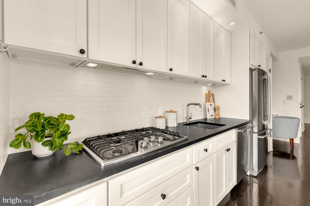 1011 M STREET NW Unit: 703
