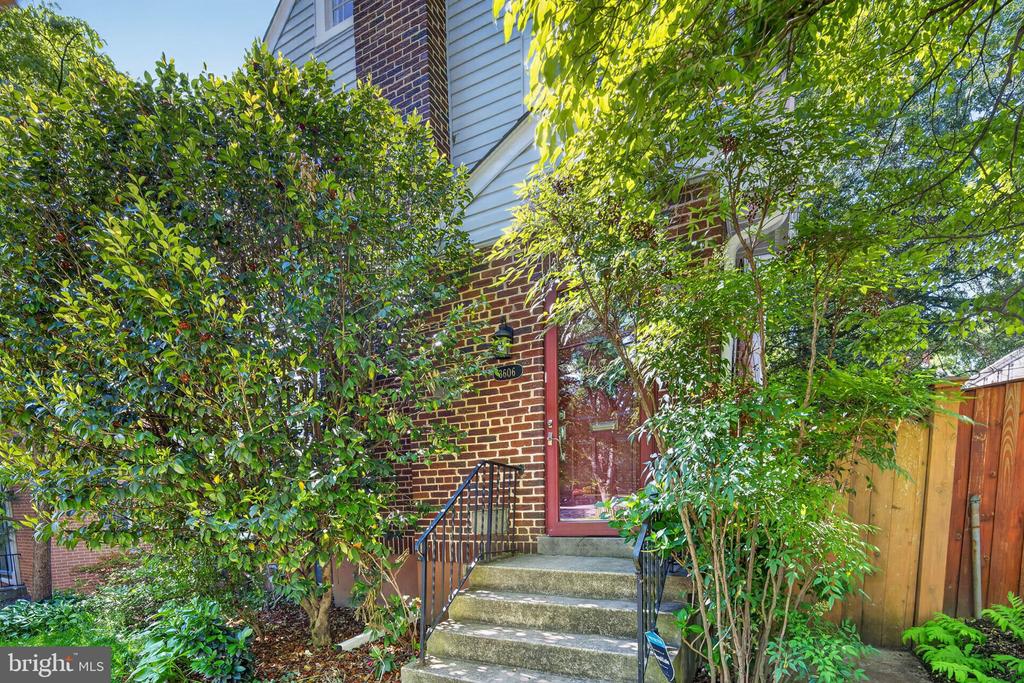 3606 JOCELYN STREET NW