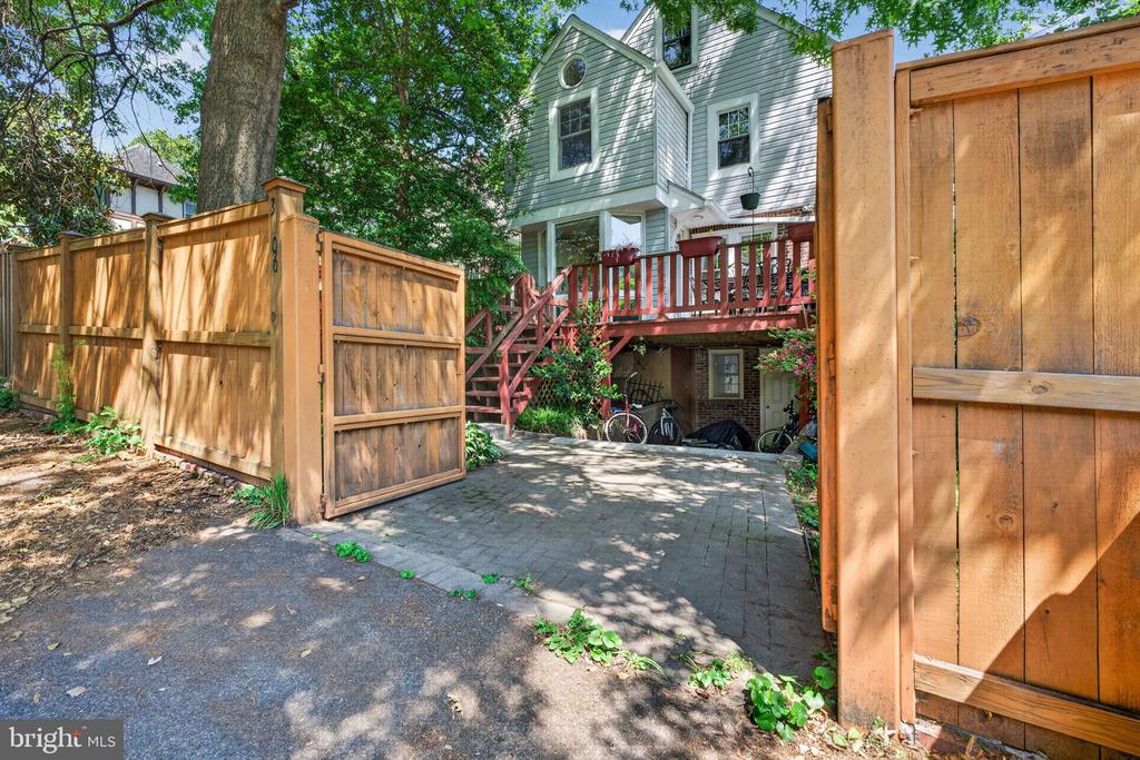 3606 JOCELYN STREET NW