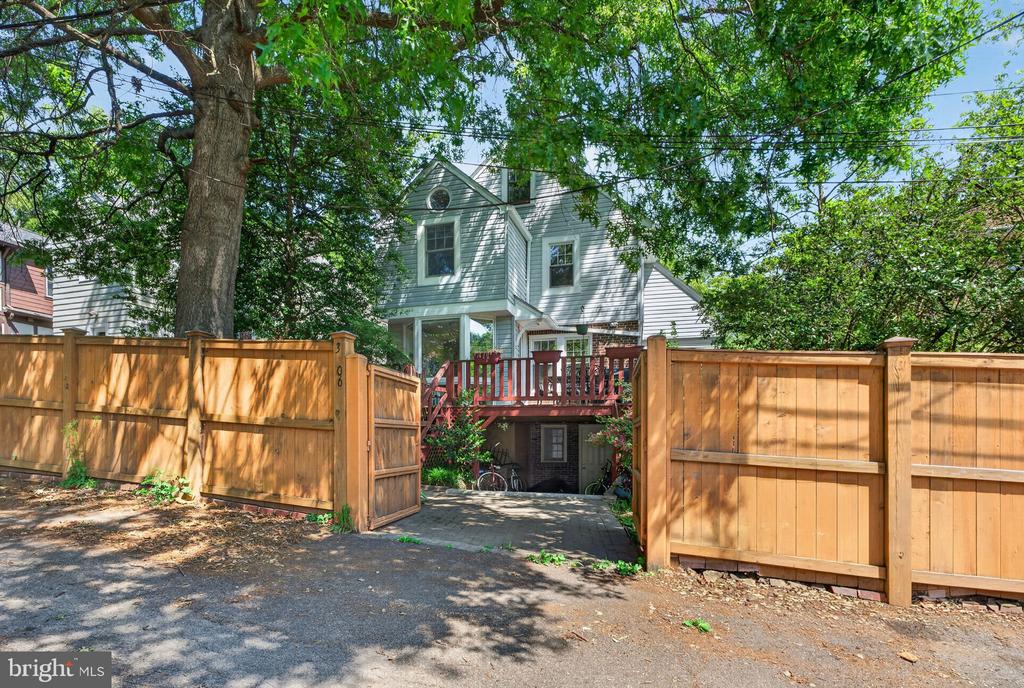 3606 JOCELYN STREET NW