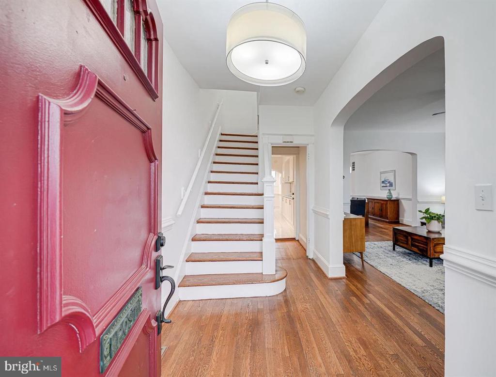 4823 9TH STREET NW