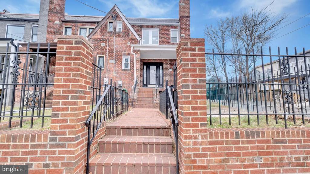 413 INGRAHAM STREET NW Unit: 1