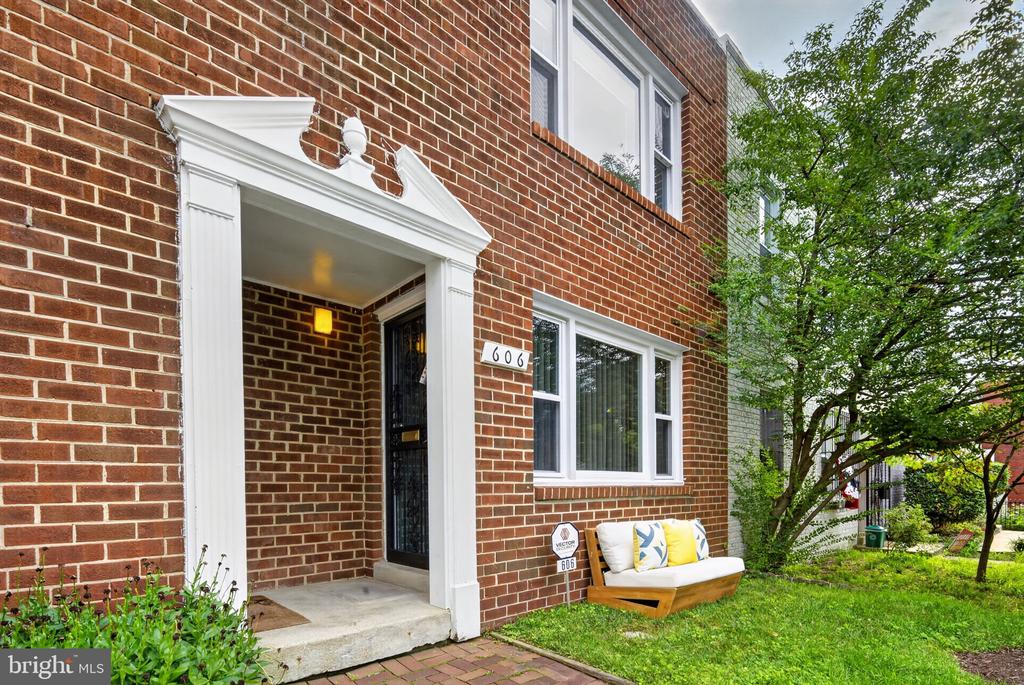 606 NEWTON PLACE NW