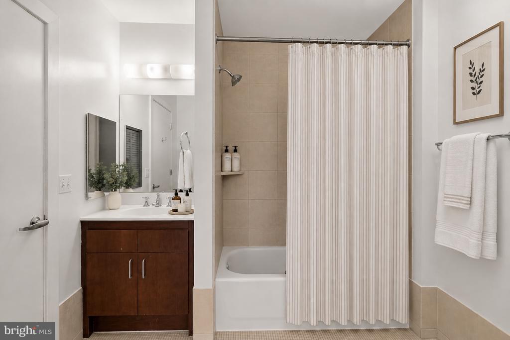 1000 NEW JERSEY AVENUE SE Unit: 1113