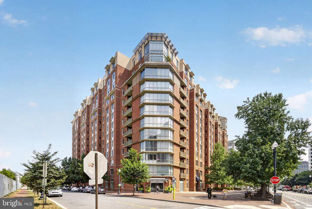 1000 NEW JERSEY AVENUE SE Unit: 1113
