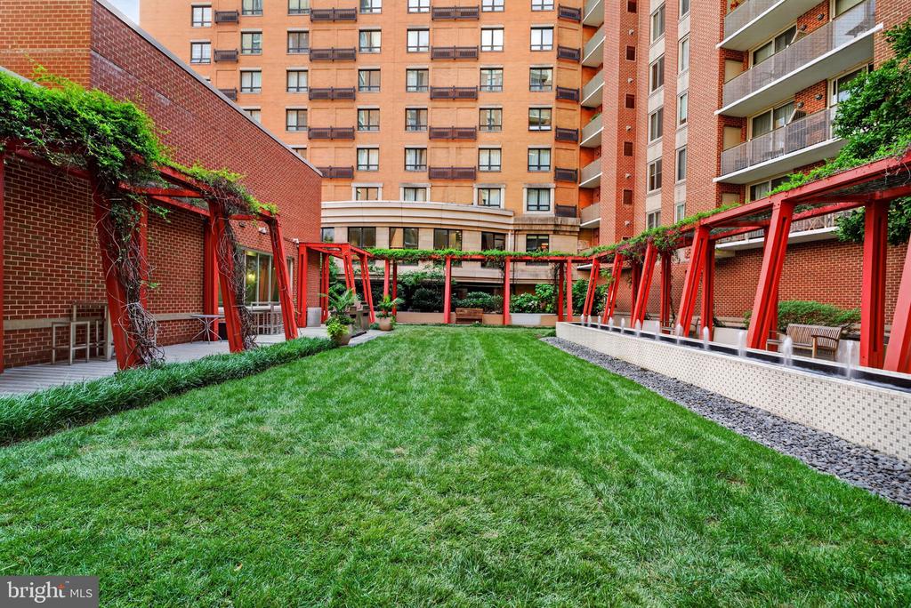 1000 NEW JERSEY AVENUE SE Unit: 1113
