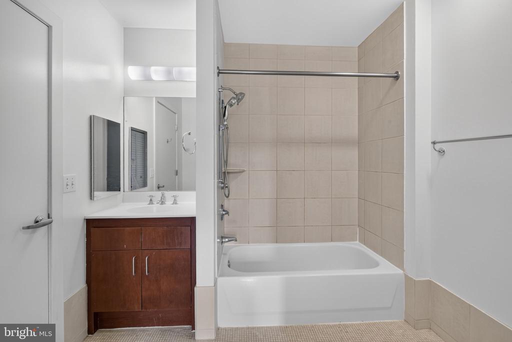 1000 NEW JERSEY AVENUE SE Unit: 1113