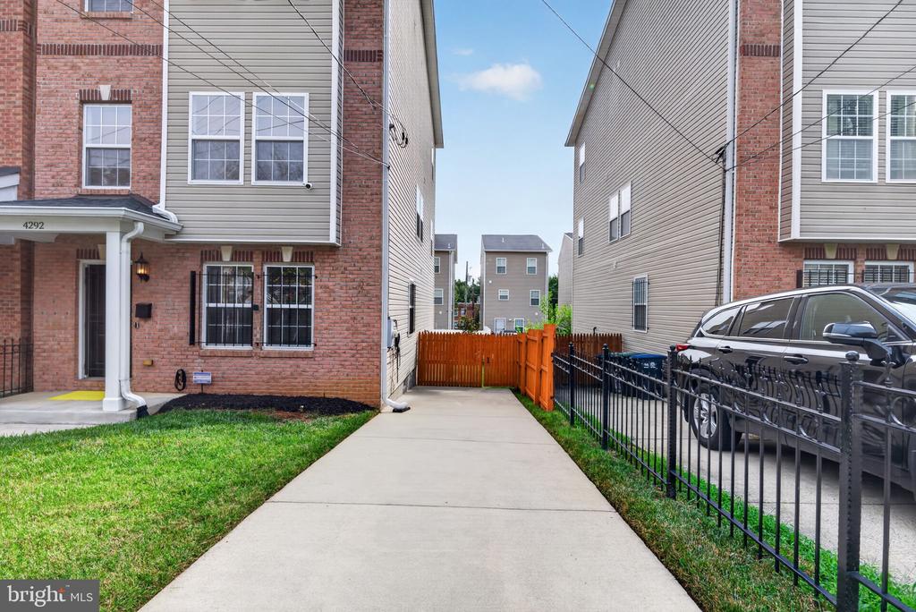4292 S SOUTH CAPITOL TERRACE SW