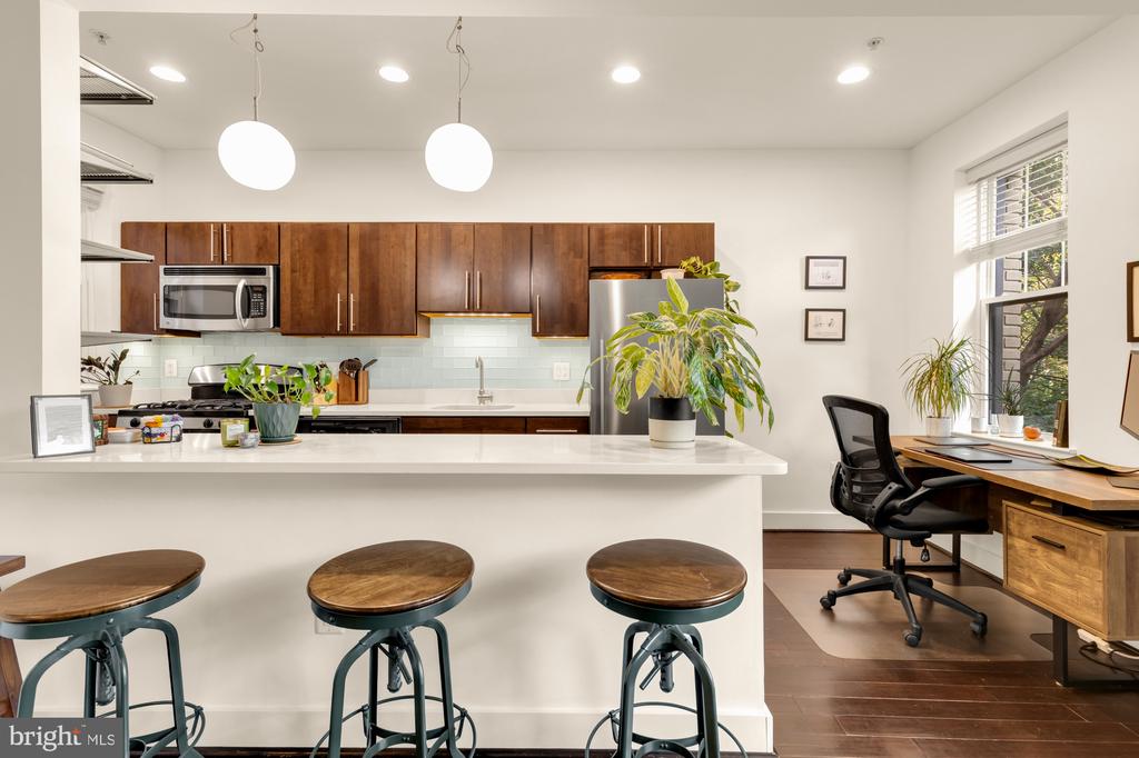 315 G STREET NE Unit: 201