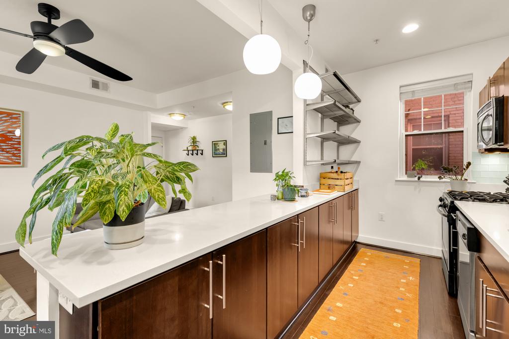 315 G STREET NE Unit: 201