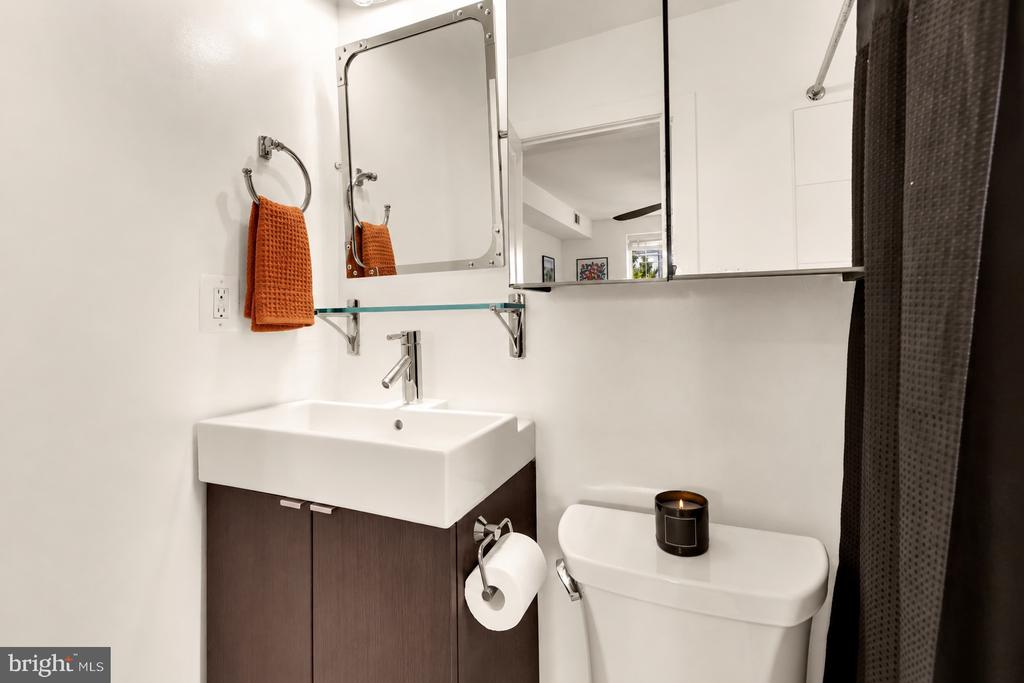 315 G STREET NE Unit: 201
