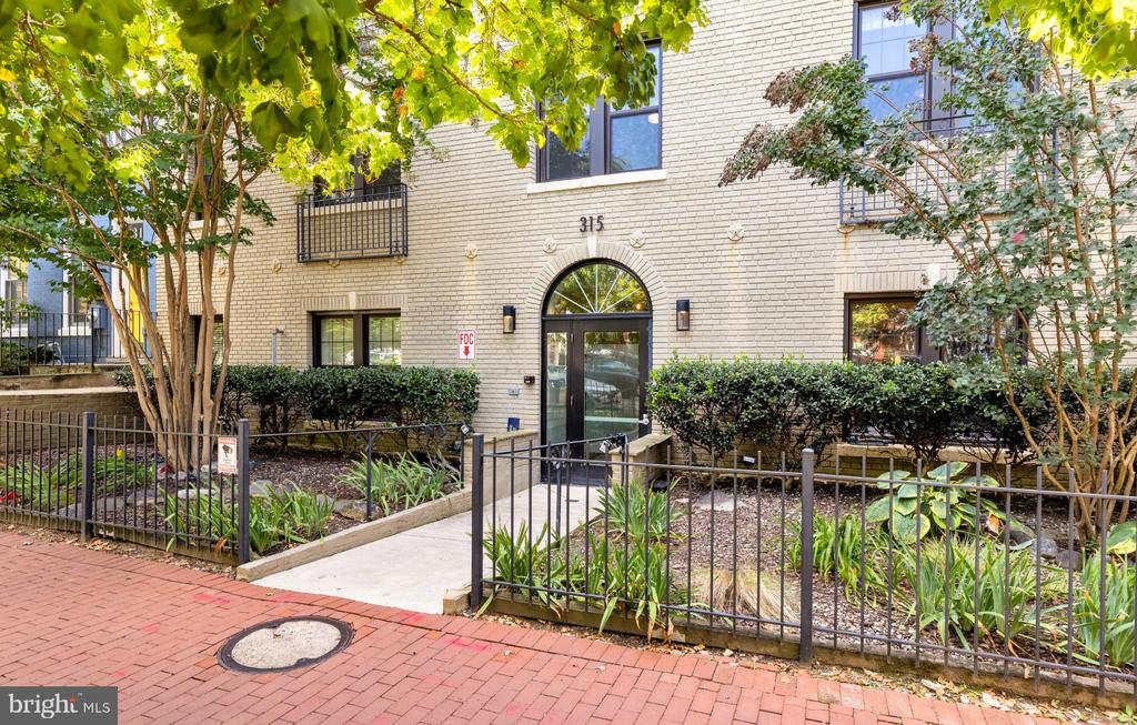 315 G STREET NE Unit: 201