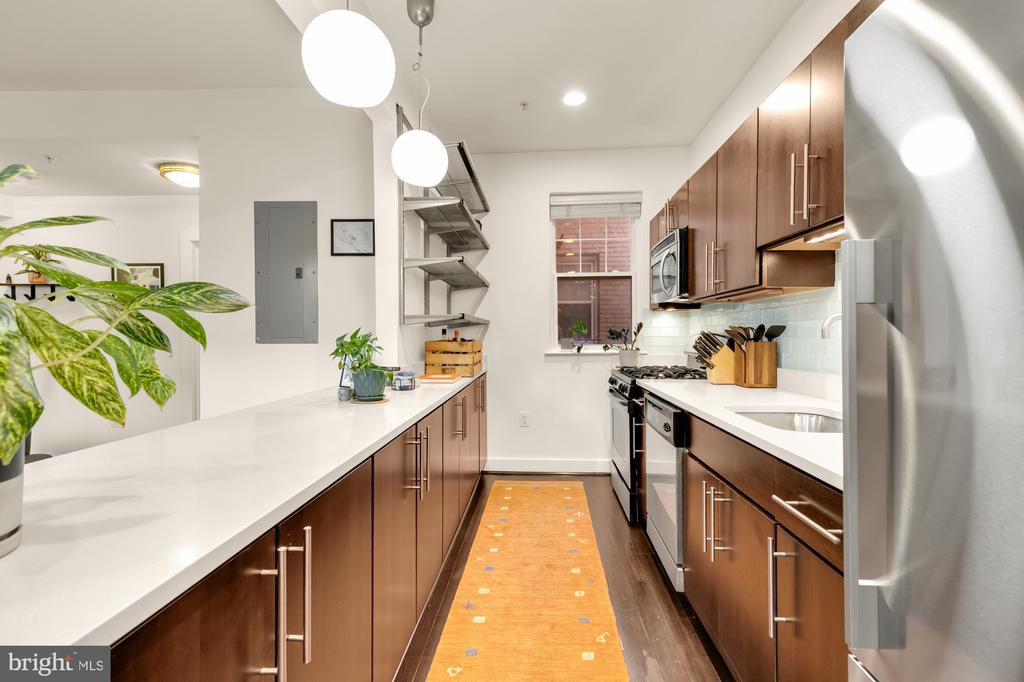 315 G STREET NE Unit: 201