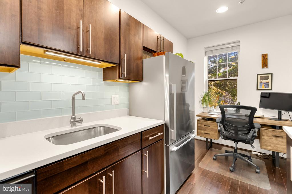 315 G STREET NE Unit: 201