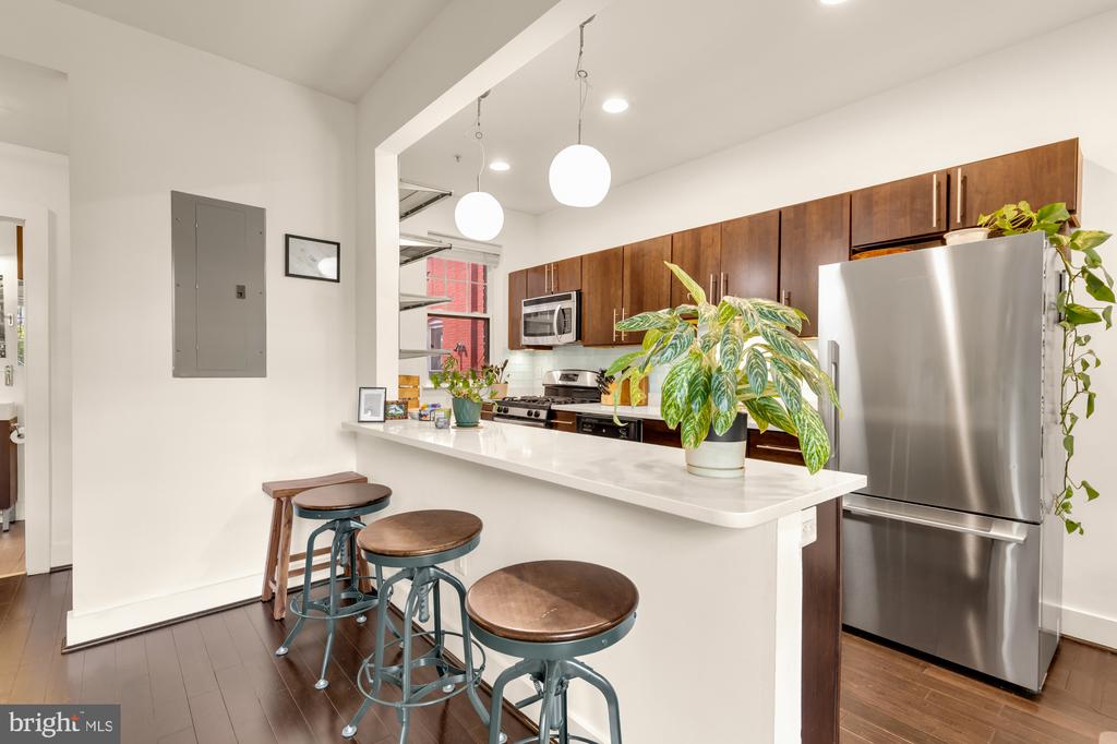 315 G STREET NE Unit: 201