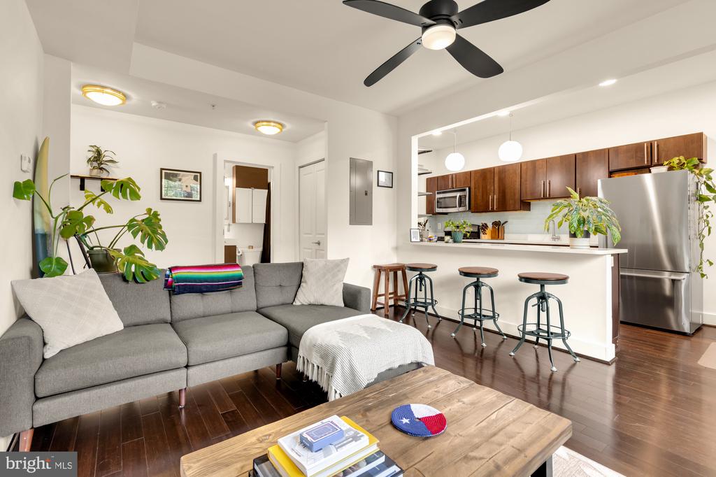 315 G STREET NE Unit: 201