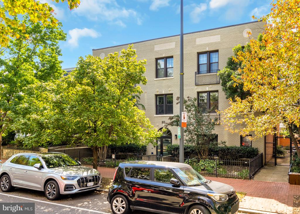 315 G STREET NE Unit: 201