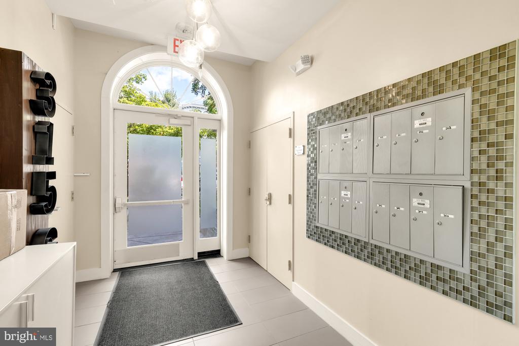 315 G STREET NE Unit: 201