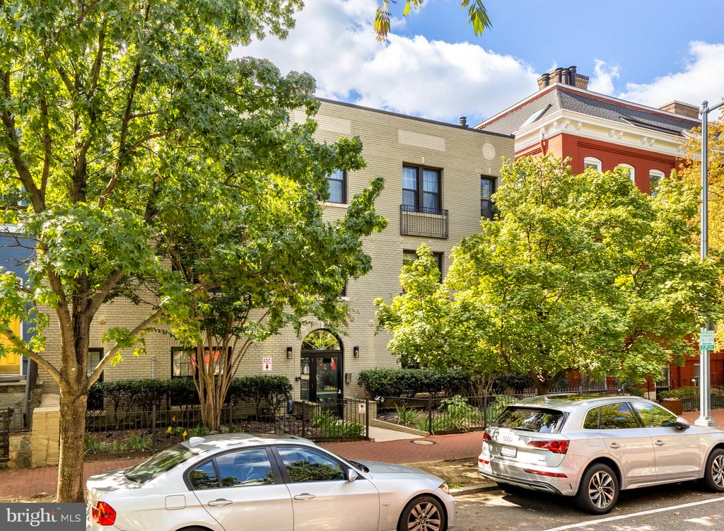 315 G STREET NE Unit: 201