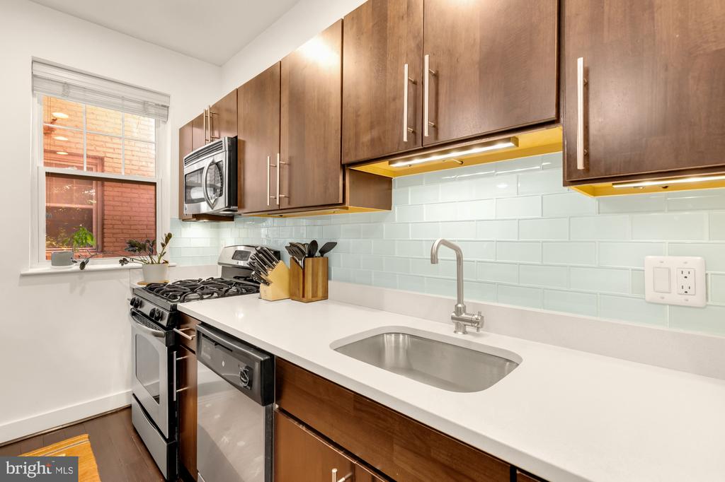 315 G STREET NE Unit: 201