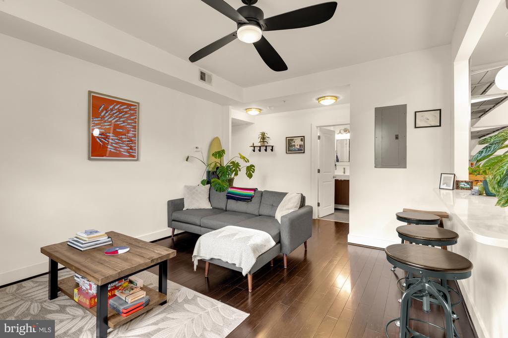 315 G STREET NE Unit: 201