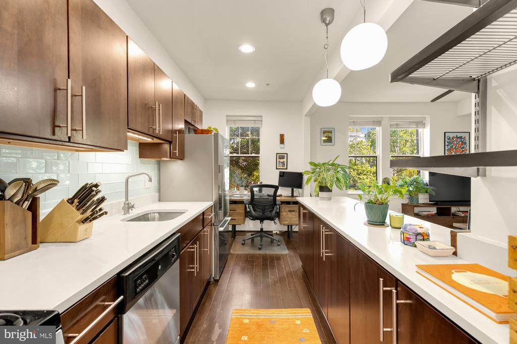 315 G STREET NE Unit: 201