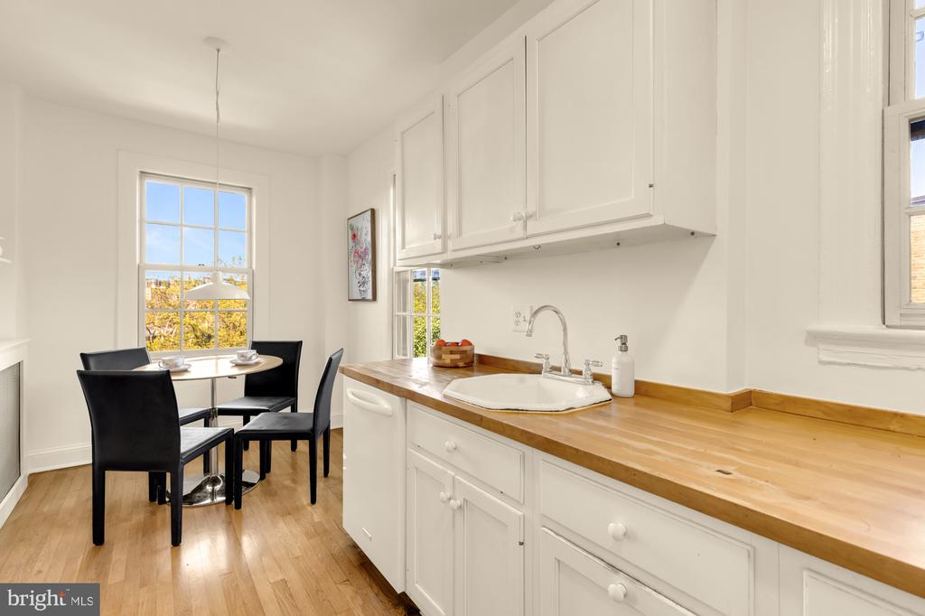 2040 BELMONT ROAD NW Unit: 606