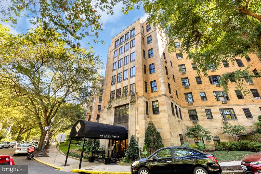 2040 BELMONT ROAD NW Unit: 606