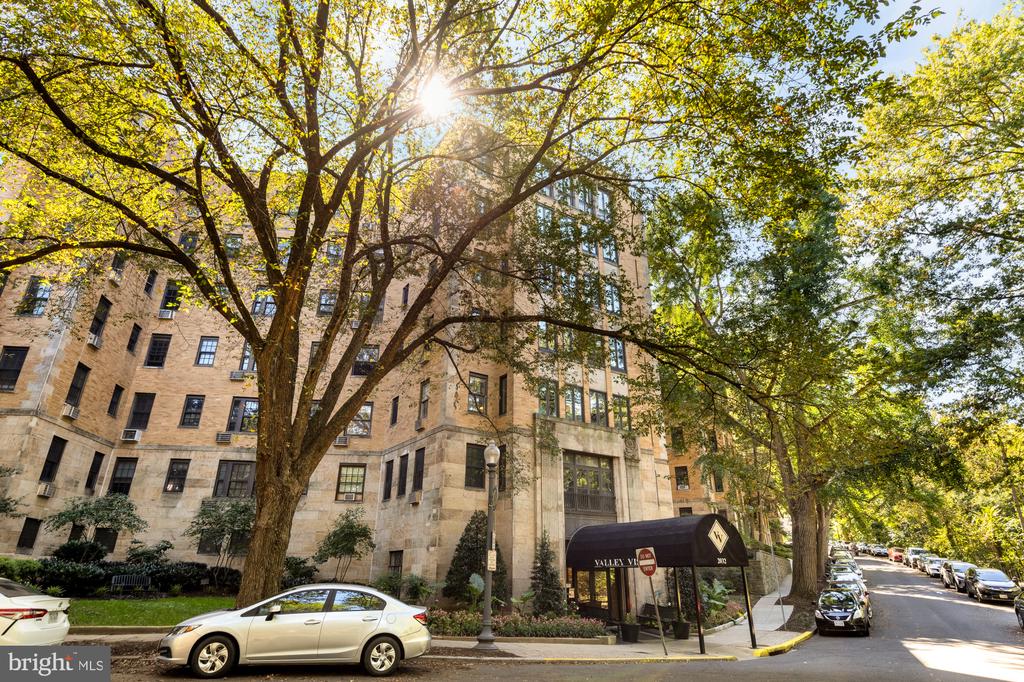 2040 BELMONT ROAD NW Unit: 606