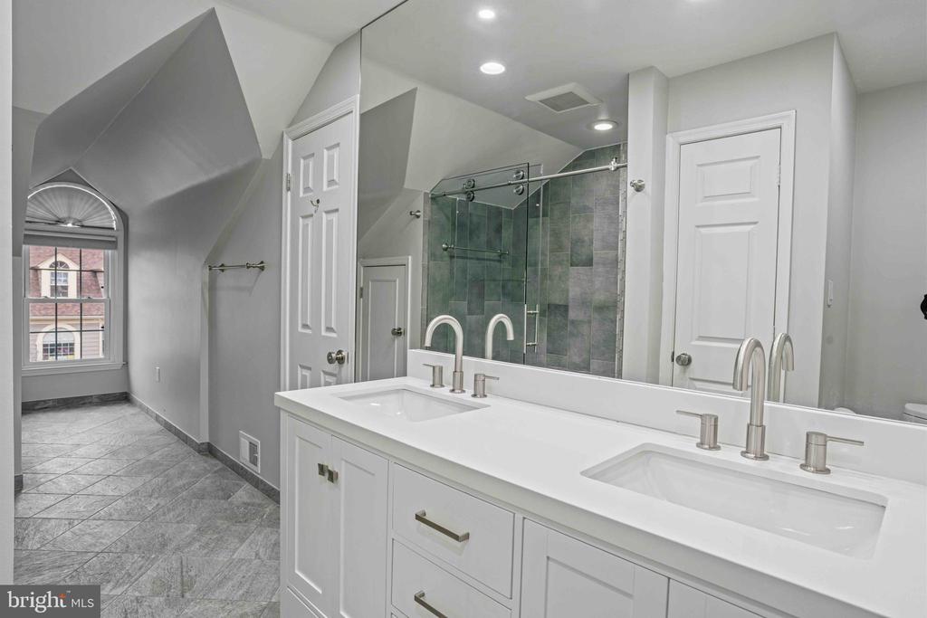 10835 LUXBERRY Unit: 29