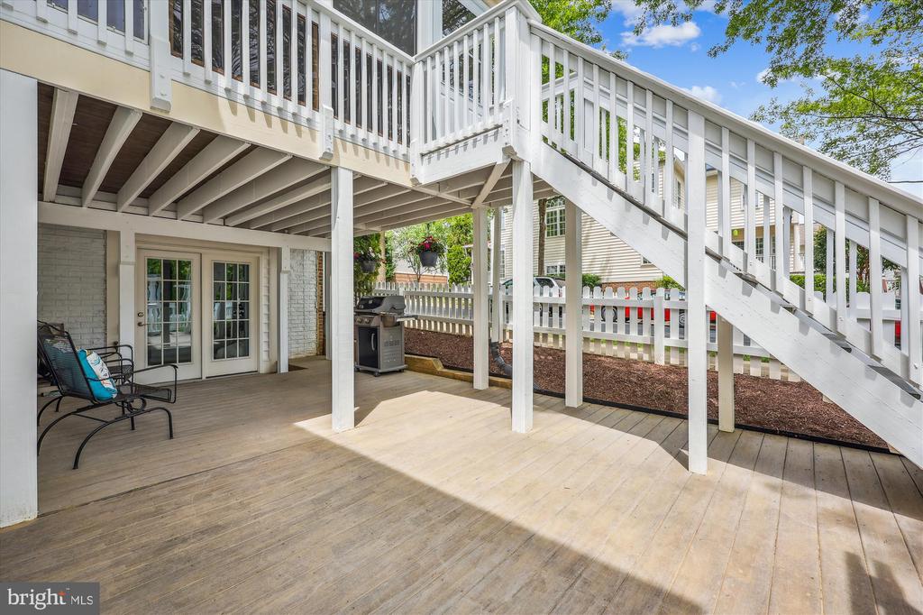 502 LEANING OAK STREET