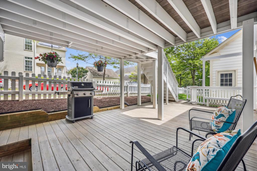 502 LEANING OAK STREET