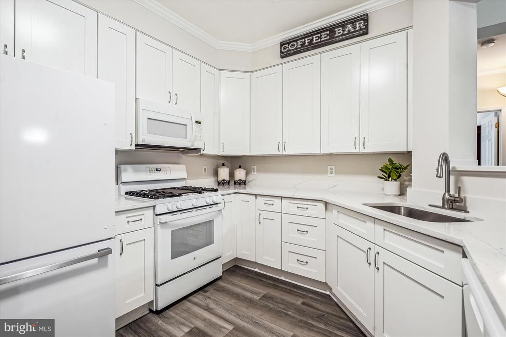 301 HIGH GABLES DRIVE Unit: 305