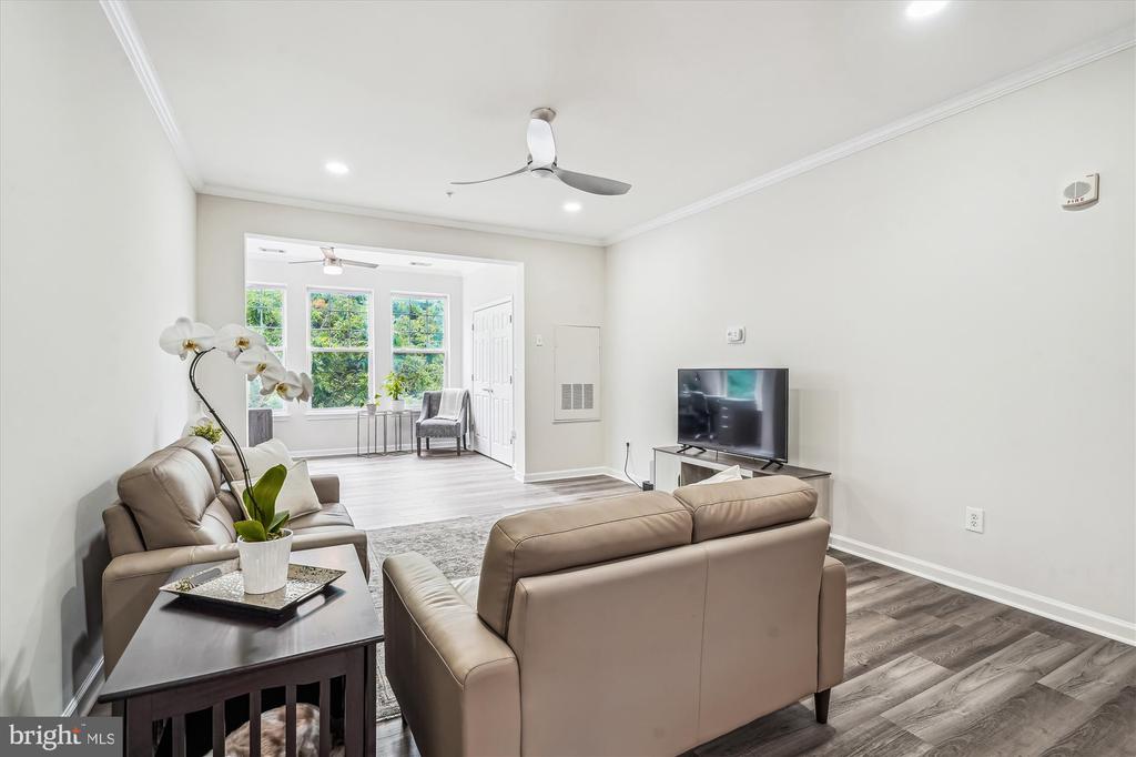 301 HIGH GABLES DRIVE Unit: 305
