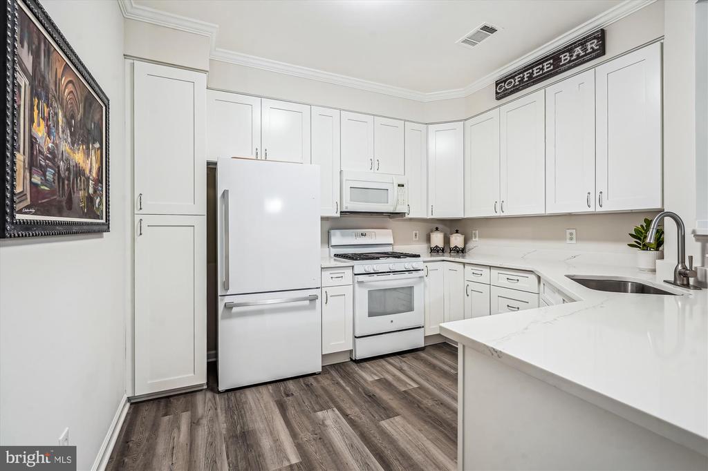 301 HIGH GABLES DRIVE Unit: 305