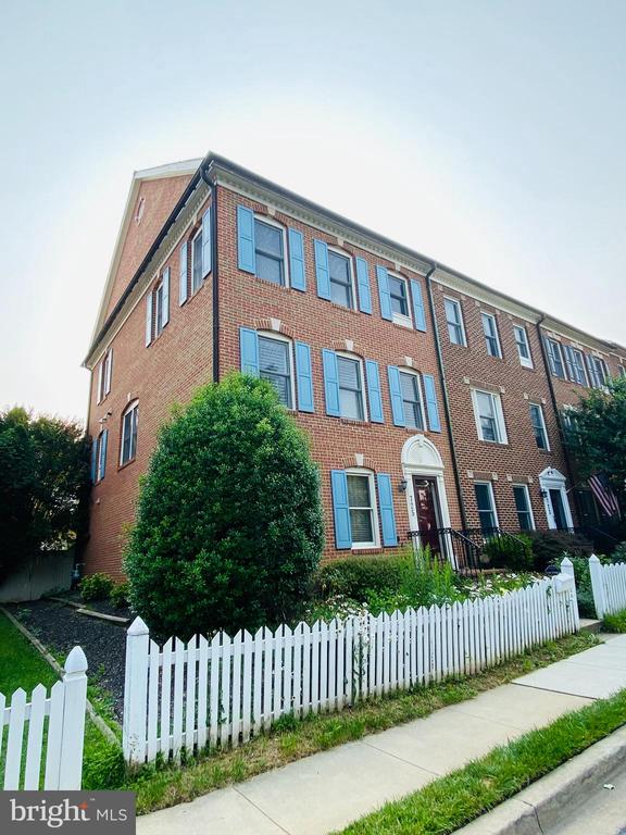 725 CHESTERTOWN STREET