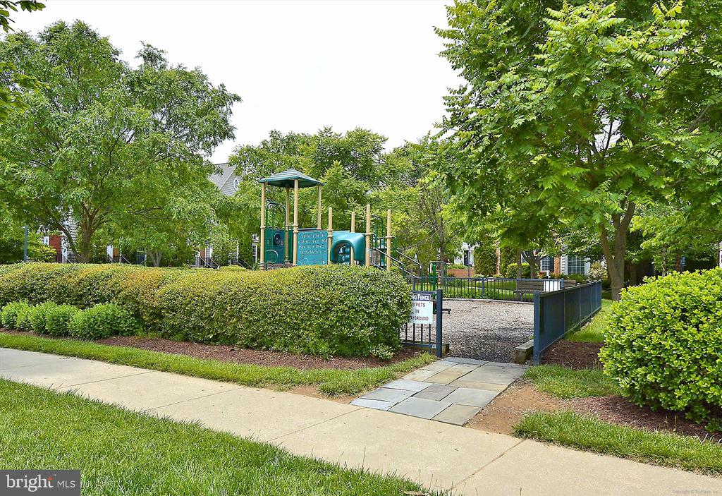 100 KENT OAKS WAY