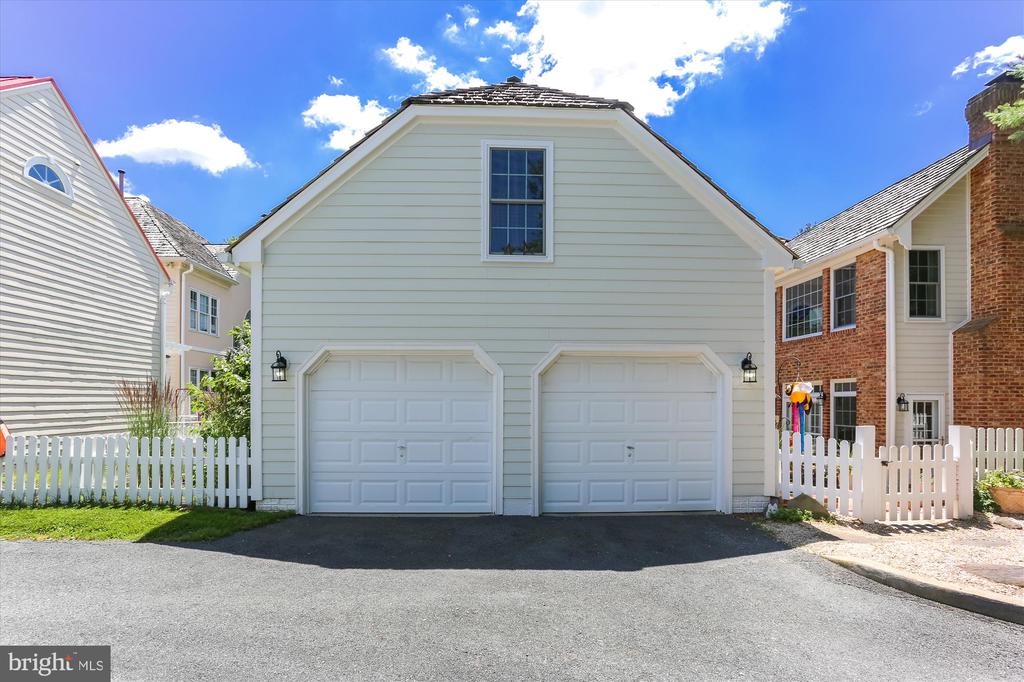 100 KENT OAKS WAY