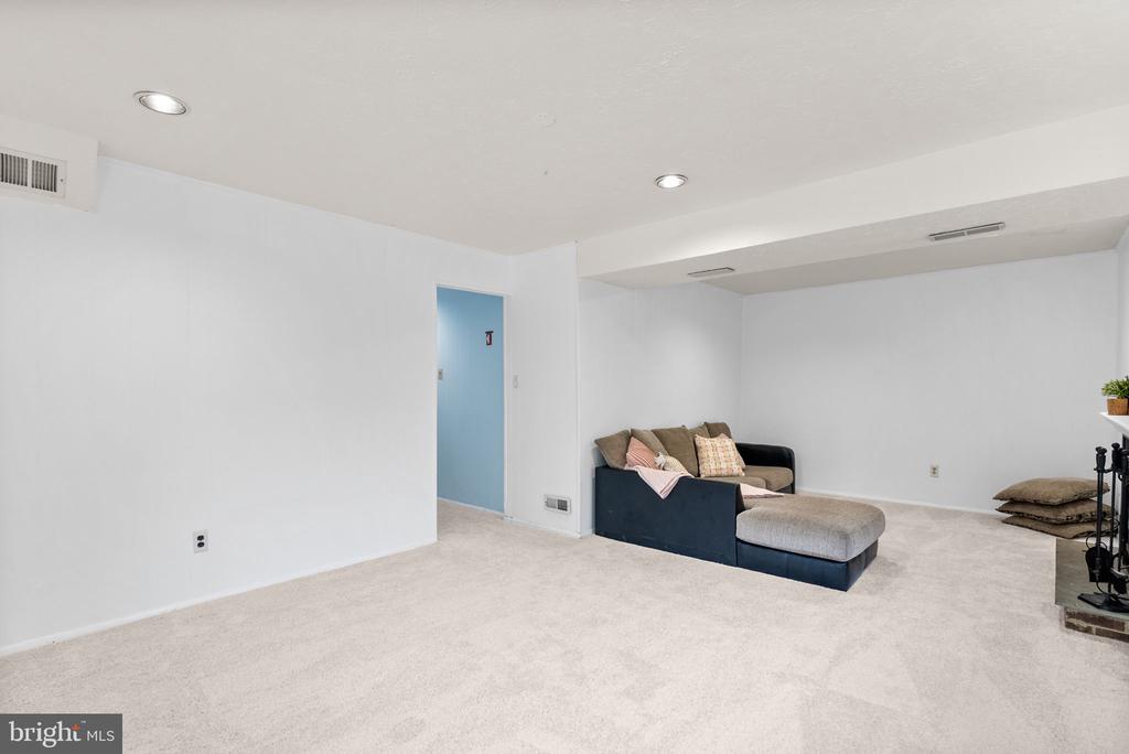 8 GLAZEBROOK COURT