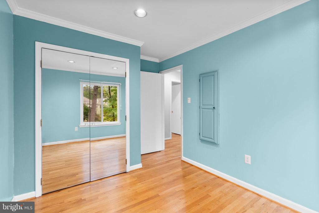 8 GLAZEBROOK COURT