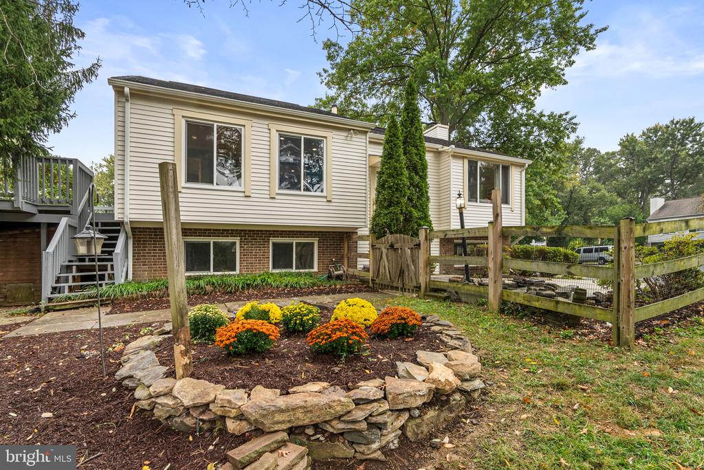 8 GLAZEBROOK COURT