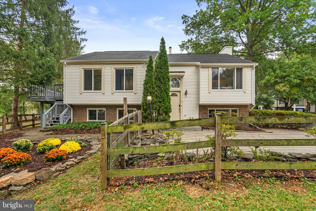 8 GLAZEBROOK COURT