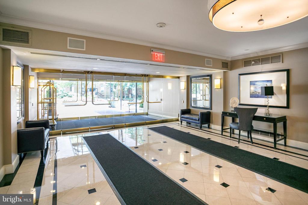 4601 N PARK AVENUE Unit: 1212