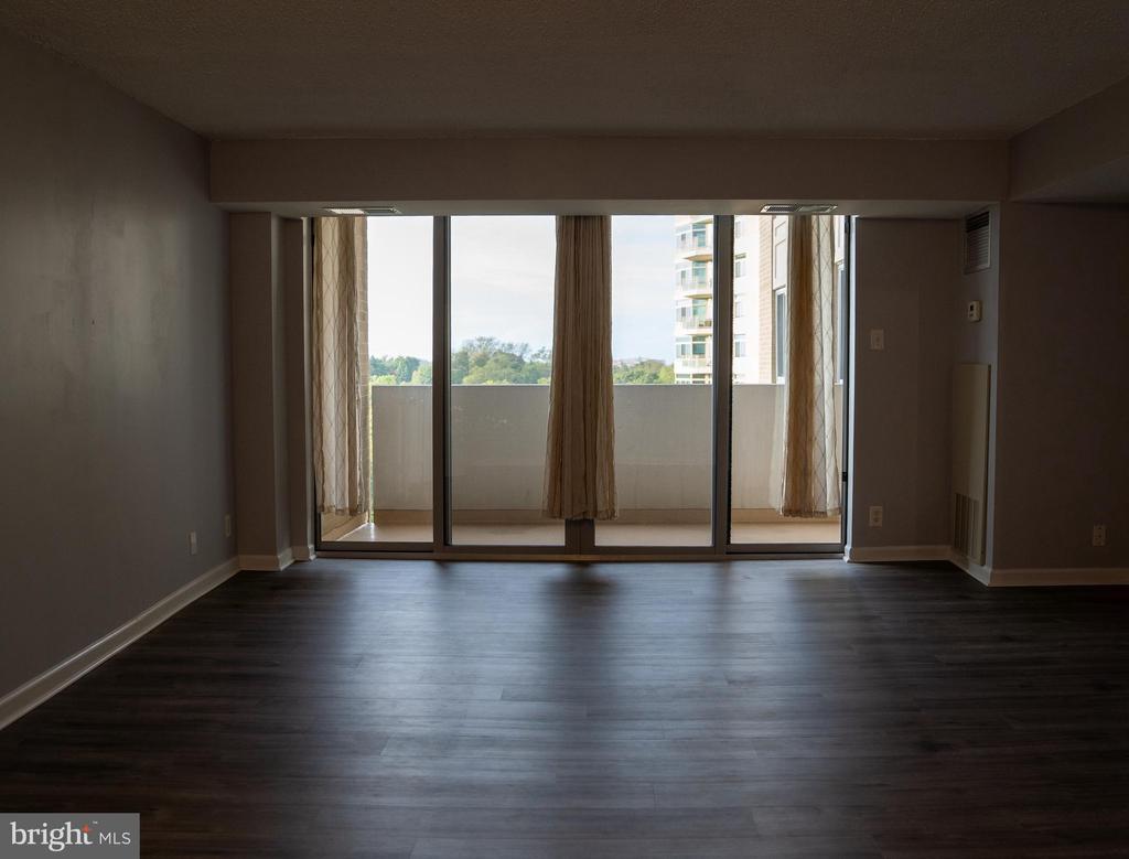 4601 N PARK AVENUE Unit: 1212