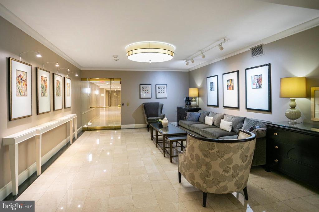4601 N PARK AVENUE Unit: 1212