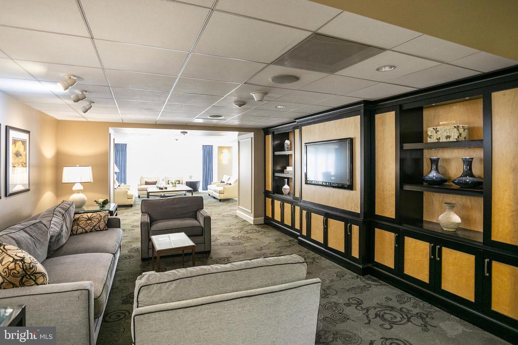 4601 N PARK AVENUE Unit: 1212