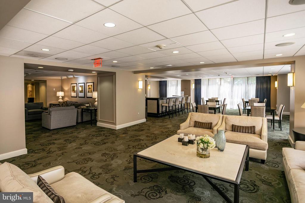 4601 N PARK AVENUE Unit: 1212