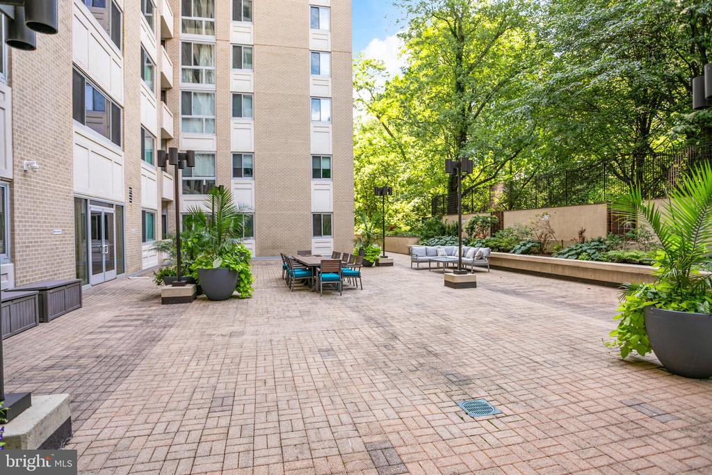 4601 N PARK AVENUE Unit: 1212