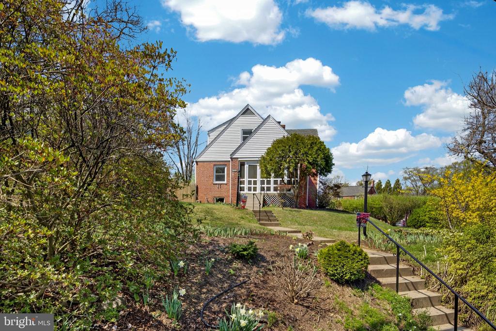 406 DALE DRIVE