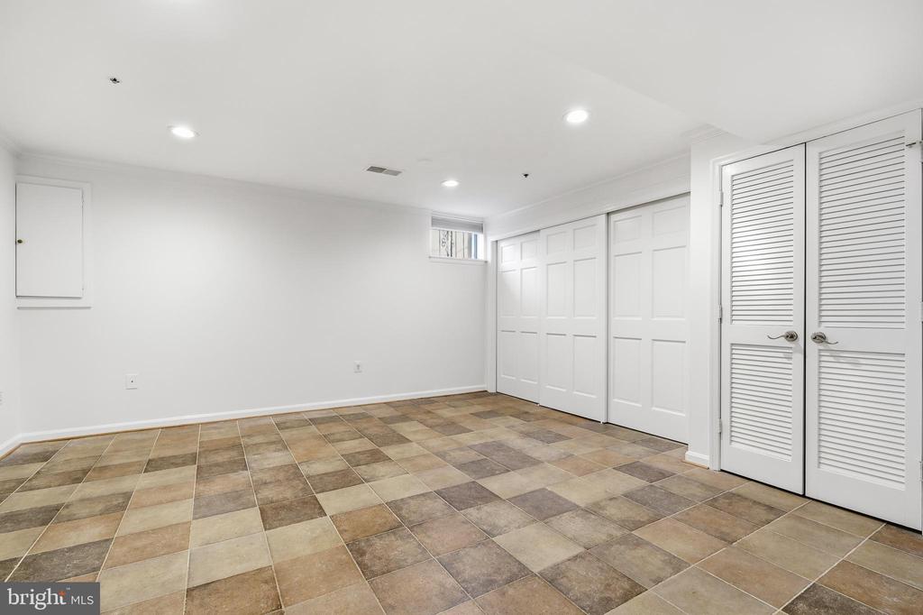 112 KENT SQUARE ROAD